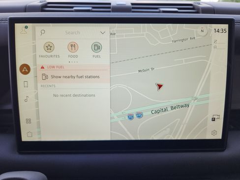 Used 2025 Land Rover Defender 90 X-Dynamic SE image 19