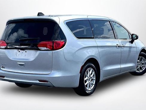 Used 2023 Chrysler Voyager LX FWD image 6