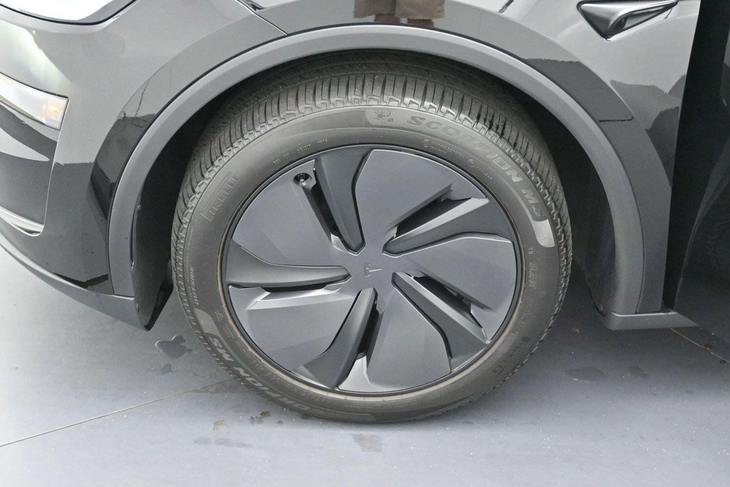 Used 2026 Tesla Model Y 2WD image 28