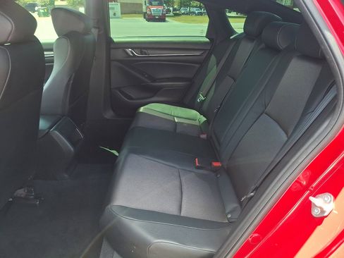 Used 2018 Honda Accord Sport image 10