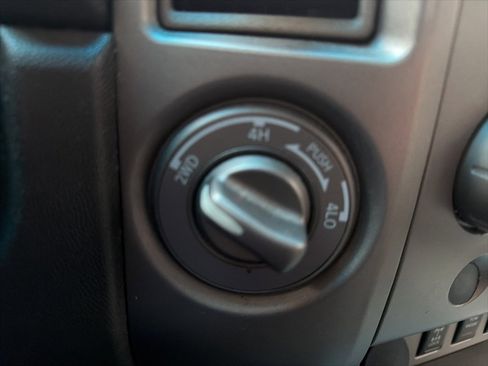 Used 2006 Nissan Titan SE image 21