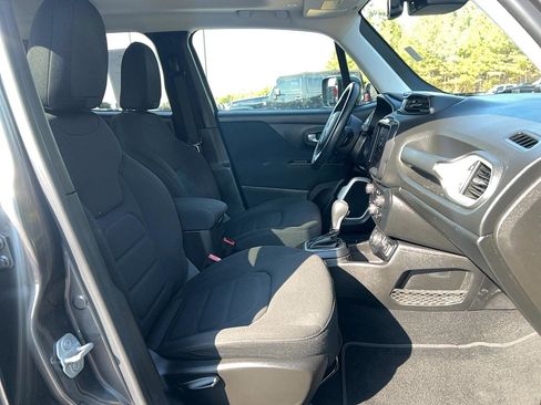 Used 2018 Jeep Renegade Latitude w/ UConnect 8.4 Nav Group image 26