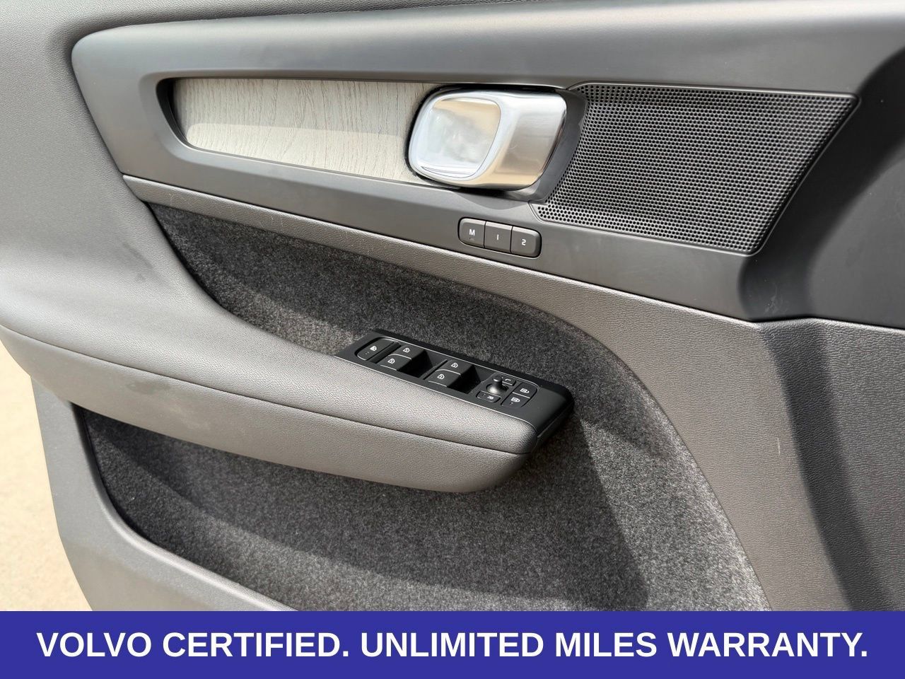 Certified 2024 Volvo XC40 B5 Plus w/ Protection Package Premier AWD/4WD image 28