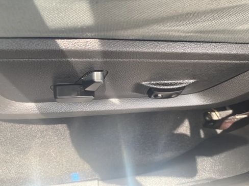 Used 2016 RAM 1500 Big Horn RWD image 16