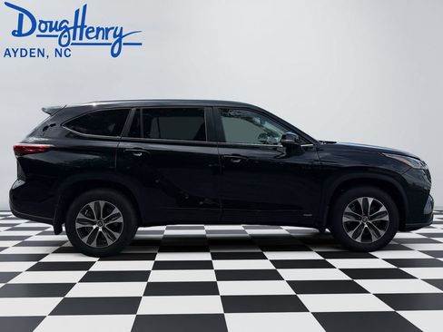 Used 2023 Toyota Highlander XLE AWD/4WD image 6