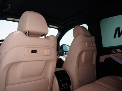 Used 2022 BMW X5 xDrive40i w/ Parking Assistance Package image 16