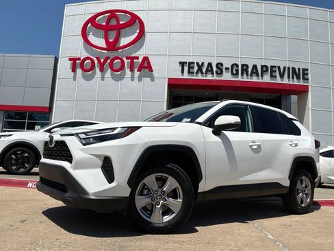 Used 2025 Toyota RAV4 XLE FWD image 2