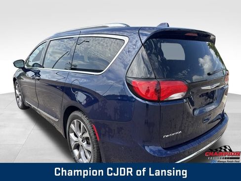 Used 2019 Chrysler Pacifica Limited w/ Tire & Wheel Group FWD image 5