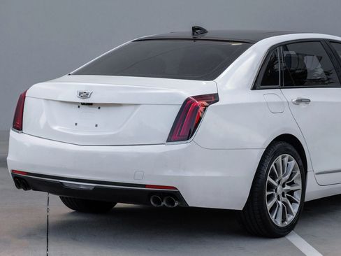 Used 2018 Cadillac CT6 Luxury AWD/4WD image 13