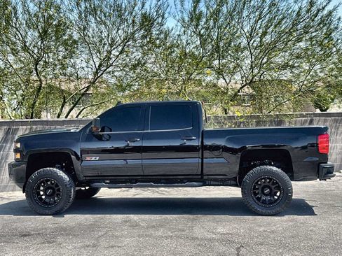Used 2019 Chevrolet Silverado 2500 LTZ w/ Duramax Plus Package AWD/4WD image 5