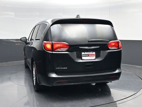 Used 2023 Chrysler Voyager LX image 4
