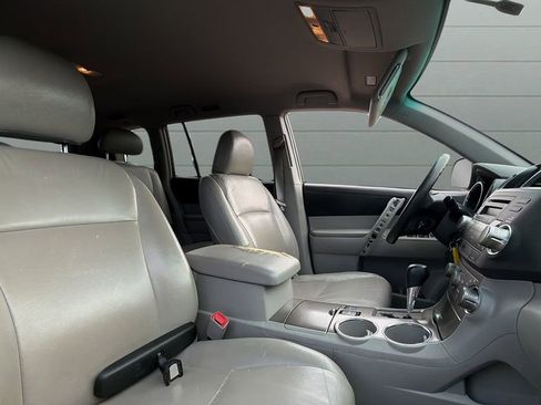 Used 2010 Toyota Highlander 4WD image 25