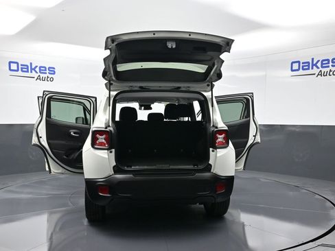 Used 2020 Jeep Renegade Latitude w/ Cold Weather Group image 52