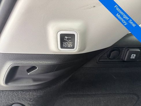 Used 2022 Jeep Grand Cherokee Overland w/ Luxury Tech Group IV image 14