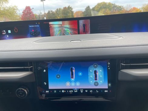 New 2025 Lincoln Navigator Reserve w/ Jet Appearance Package image 9