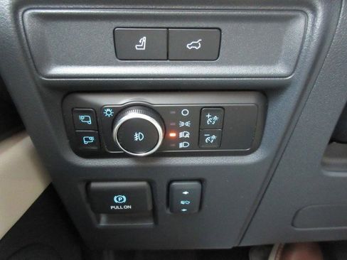 Used 2024 Ford Expedition Platinum image 29