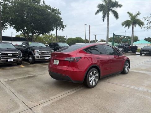 Used 2024 Tesla Model Y Long Range AWD/4WD image 4