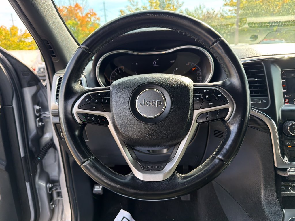Used 2020 Jeep Grand Cherokee Laredo AWD/4WD image 17