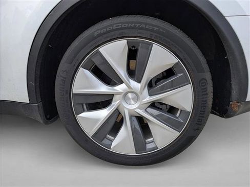 Used 2023 Tesla Model Y Long Range image 19