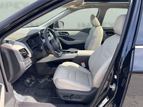 Used 2023 Nissan Rogue SL w/ SL Premium Package image 9