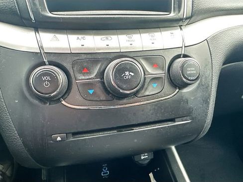 Used 2018 Dodge Journey SE AWD/4WD image 16