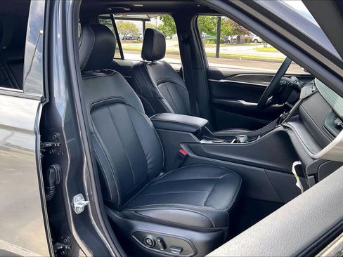 Used 2026 Jeep Grand Cherokee Limited AWD/4WD image 9
