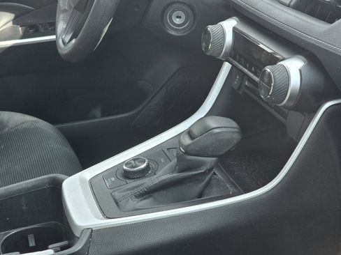 Used 2022 Toyota RAV4 LE image 18