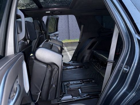 Used 2022 Cadillac Escalade Sport Platinum w/ Heavy-Duty Trailer Package AWD/4WD image 22