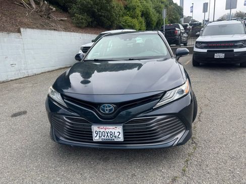 Used 2019 Toyota Camry XLE FWD image 2