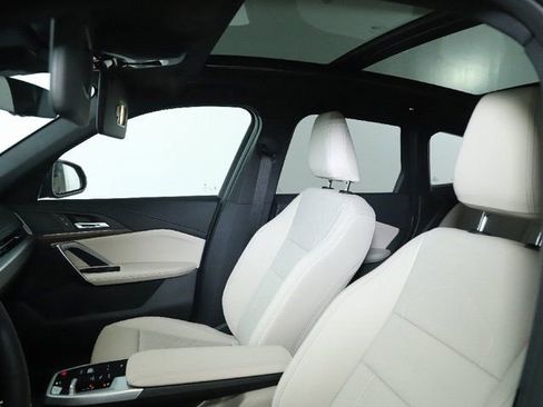 Used 2025 BMW X1 xDrive28i w/ Technology Package image 24