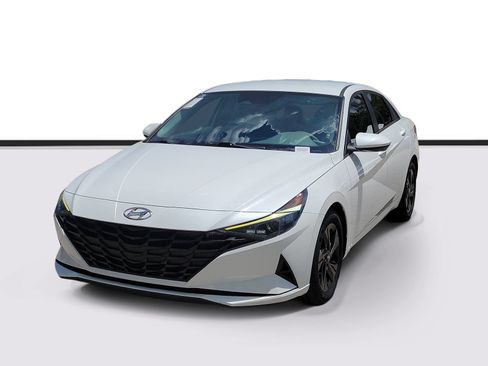 Used 2021 Hyundai Elantra SEL FWD image 2