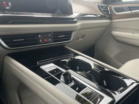 Certified 2025 Volkswagen Atlas SE w/ Panoramic Sunroof Package image 30