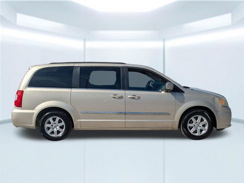 Used 2012 Chrysler Town & Country Touring w/ Entertainment Group #1 image 17