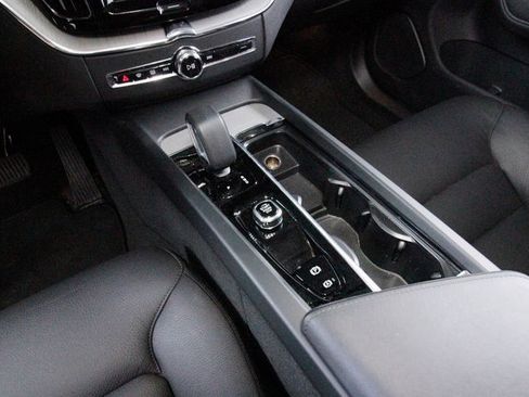 Certified 2025 Volvo XC60 B5 Plus image 10