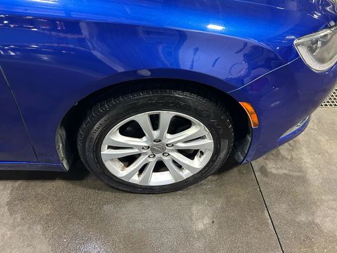 Used 2015 Chrysler 200 Limited w/ Convenience Group FWD image 10
