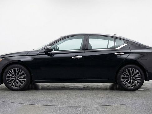 Used 2025 Nissan Altima 2.5 SV FWD image 5