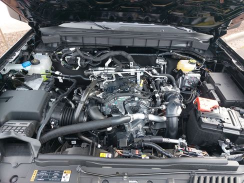 New 2025 Ford Bronco Outer Banks w/ Black Appearance Package image 33