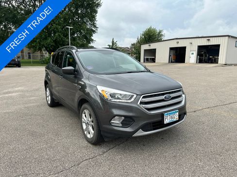 Used 2017 Ford Escape SE w/ Equipment Group 201A AWD/4WD image 2