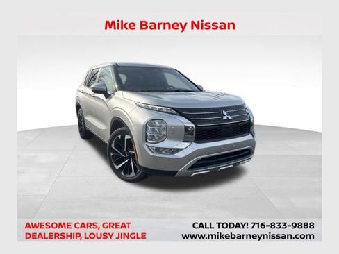 Used 2024 Mitsubishi Outlander SE image 1