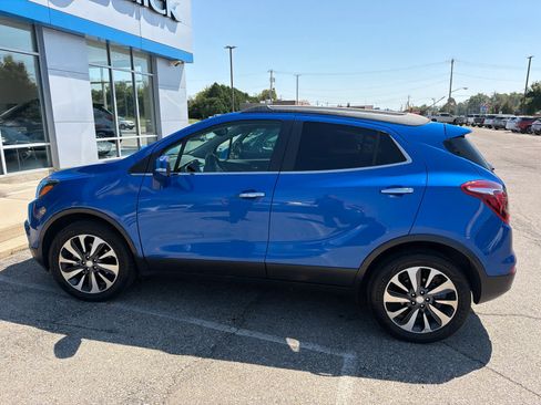 Used 2017 Buick Encore Essence FWD image 2