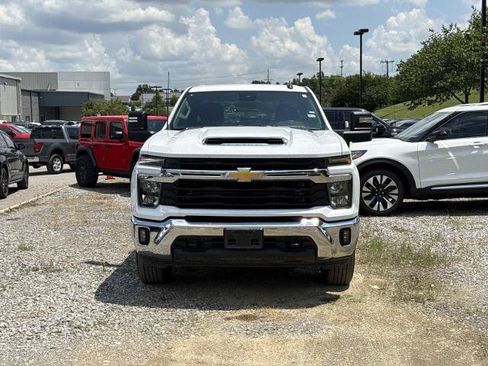 Used 2025 Chevrolet Silverado 2500 LT w/ Convenience Package AWD/4WD image 2
