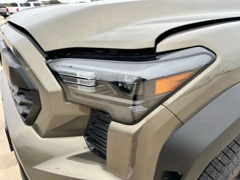 New 2026 Toyota Tacoma TRD Off-Road AWD/4WD image 13