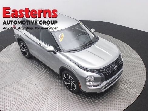 Used 2024 Mitsubishi Outlander SE FWD image 3