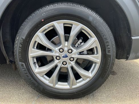 Used 2024 Ford Explorer Limited AWD/4WD image 34