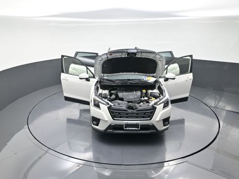 Used 2023 Subaru Forester Premium image 12