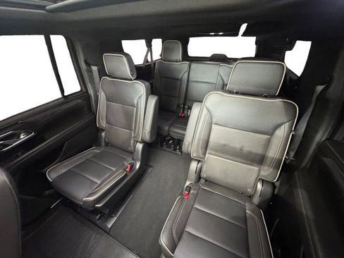 Used 2023 GMC Yukon XL SLT w/ SLT Premium Package image 15