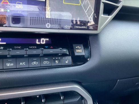 Used 2022 Toyota Tundra Limited image 32