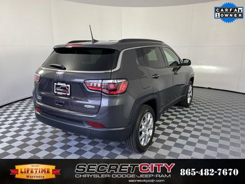 Used 2024 Jeep Compass Latitude AWD/4WD image 7