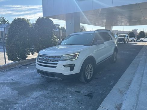 Used 2018 Ford Explorer XLT image 10