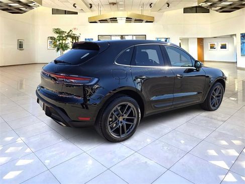 Used 2023 Porsche Macan image 6